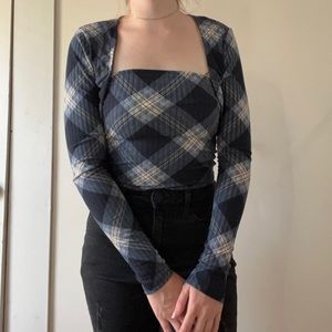 TWO PIECE: Blue cropped tank with matching sweater